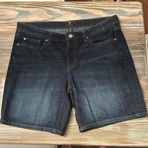 Ladies Gap Bermuda shorts